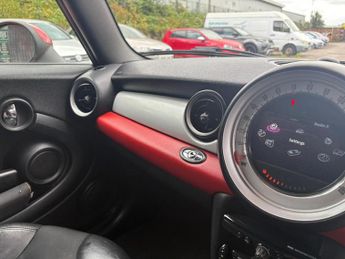 MINI Convertible 2.0 Cooper D Auto Euro 5 2dr