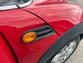 MINI Convertible 2.0 Cooper D Auto Euro 5 2dr