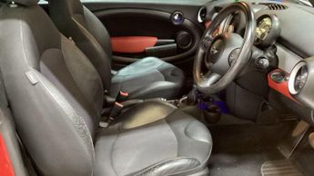MINI Convertible 2.0 Cooper D Auto Euro 5 2dr