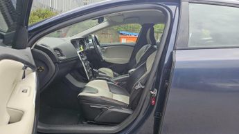 Volvo V40 Cross Country 1.6 D2 Lux Powershift Euro 5 (s/s) 5dr