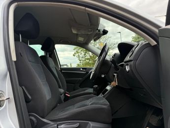 Volkswagen Tiguan 2.0 TDI BlueMotion Tech Match DSG 4WD Euro 5 (s/s) 5dr