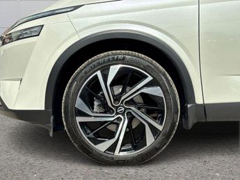 Nissan Qashqai 1.3 DIG-T MHEV Tekna+ XTRON Euro 6 (s/s) 5dr