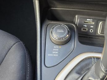 Jeep Cherokee 2.0 CRD Longitude Plus Auto 4WD Euro 5 (s/s) 5dr
