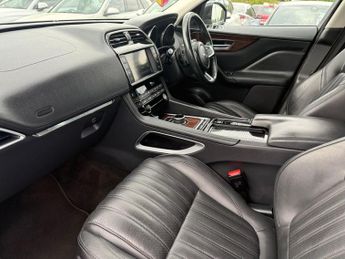 Jaguar F-PACE 2.0 D240 Portfolio Auto AWD Euro 6 (s/s) 5dr