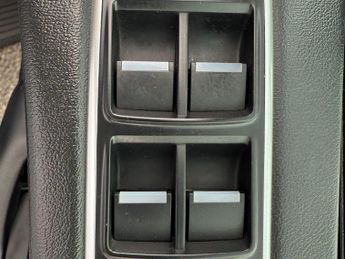 Jaguar F-PACE 2.0 D240 Portfolio Auto AWD Euro 6 (s/s) 5dr