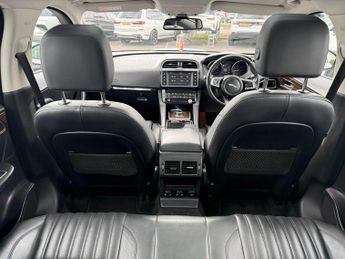 Jaguar F-PACE 2.0 D240 Portfolio Auto AWD Euro 6 (s/s) 5dr