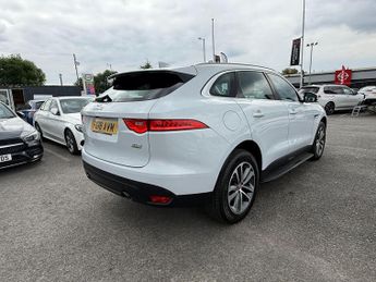 Jaguar F-PACE 2.0 D240 Portfolio Auto AWD Euro 6 (s/s) 5dr