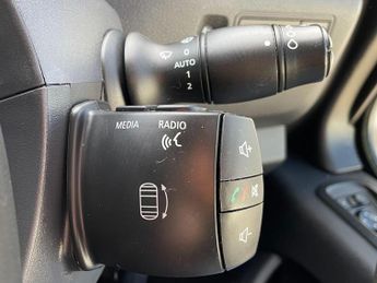 Renault Master 2.3 dCi ENERGY 35 Business Quickshift FWD LWB High Roof Euro 6 (