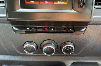 Renault Master 2.3 dCi ENERGY 35 Business Quickshift FWD LWB High Roof Euro 6 (