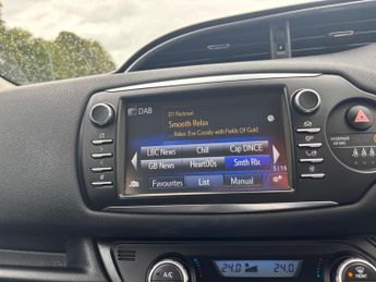Toyota Yaris 1.5 VVT-h Y20 Bi-tone E-CVT Euro 6 (s/s) 5dr