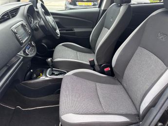 Toyota Yaris 1.5 VVT-h Y20 Bi-tone E-CVT Euro 6 (s/s) 5dr