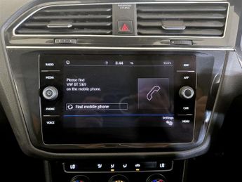 Volkswagen Tiguan 2.0 TDI SE Navigation Euro 6 (s/s) 5dr