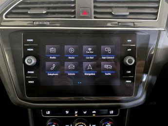 Volkswagen Tiguan 2.0 TDI SE Navigation Euro 6 (s/s) 5dr