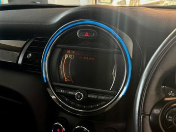 MINI Hatch 1.5 Cooper Auto Euro 6 (s/s) 3dr