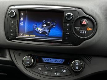 Toyota Yaris 1.5 VVT-h Sport E-CVT Euro 6 5dr