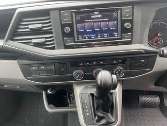 Volkswagen Transporter 2.0 TDI T32 Highline Kombi DSG FWD LWB High Roof Euro 6 (s/s) 5d