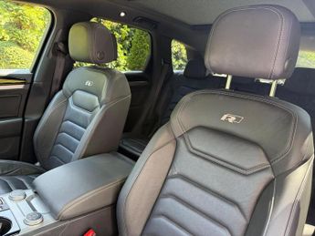 Volkswagen Touareg 3.0 TDI V6 Black Edition Tiptronic 4Motion Euro 6 (s/s) 5dr