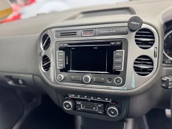 Volkswagen Tiguan 2.0 TDI BlueMotion Tech R-Line DSG 4WD Euro 5 (s/s) 5dr (Nav)