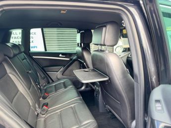 Volkswagen Tiguan 2.0 TDI BlueMotion Tech R-Line DSG 4WD Euro 5 (s/s) 5dr (Nav)