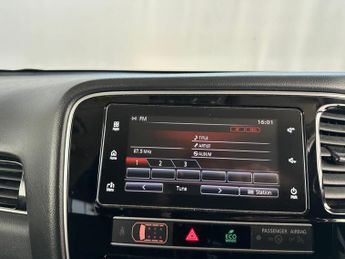 Mitsubishi Outlander 2.4h TwinMotor 13.8kWh Juro CVT 4WD Euro 6 (s/s) 5dr