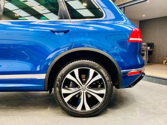 Volkswagen Touareg 3.0 TDI V6 BlueMotion Tech R-Line Tiptronic 4WD Euro 6 (s/s) 5dr