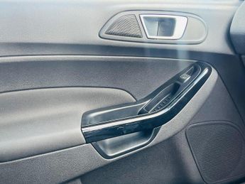 Ford Fiesta 1.6 Titanium Powershift Euro 5 5dr