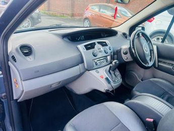 Renault Scenic 2.0 VVT Dynamique S 5dr