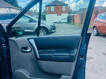 Renault Scenic 2.0 VVT Dynamique S 5dr
