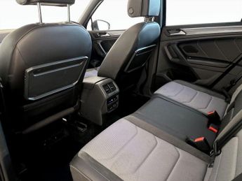 Volkswagen Tiguan 2.0 TDI R-Line Tech DSG Euro 6 (s/s) 5dr