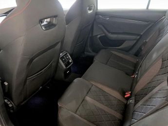 Skoda Octavia 1.4 TSI iV 13kWh vRS DSG Euro 6 (s/s) 5dr