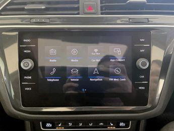 Volkswagen Tiguan 2.0 TDI SEL DSG Euro 6 (s/s) 5dr