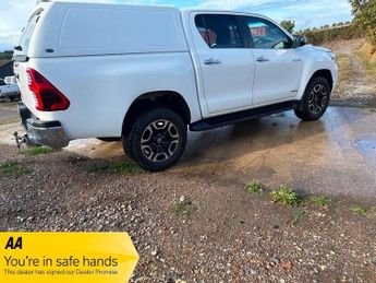Toyota Hilux 2.4 D-4D Invincible Auto 4WD Euro 6 (s/s) 4dr