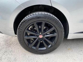 Jaguar F-PACE 2.0 D180 R-Sport Auto AWD Euro 6 (s/s) 5dr
