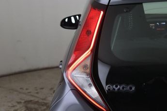 Toyota AYGO 1.0 VVT-i x-play Euro 6 5dr