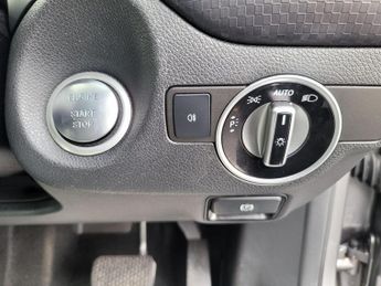 Mercedes-Benz A Class 2.1 A200d Sport Edition Plus 7G-DCT Euro 6 (s/s) 5dr