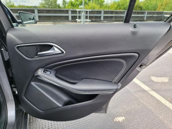 Mercedes-Benz A Class 2.1 A200d Sport Edition Plus 7G-DCT Euro 6 (s/s) 5dr