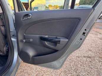 Vauxhall Corsa 1.2 16V Exclusiv Hatchback 5dr Petrol Easytronic Euro 5 (A/C) (8