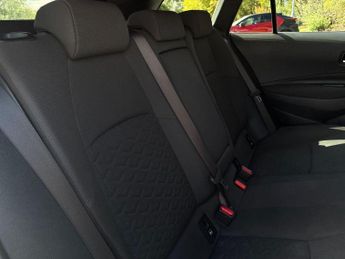 Toyota Corolla 1.8 VVT-h Design Touring Sports CVT Euro 6 (s/s) 5dr