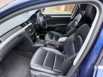 Skoda Superb 2.0 TDI Elegance DSG Euro 5 5dr