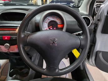 Peugeot 107 1.0 12V Urban 2 Tronic Euro 4 3dr