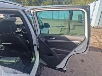 Volkswagen Tiguan 2.0 TDI BlueMotion Tech R-Line Edition DSG 4WD Euro 6 (s/s) 5dr