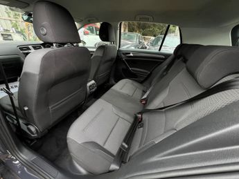 Volkswagen e-Golf 35.8kWh e-Golf Auto 5dr
