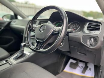 Volkswagen e-Golf 35.8kWh e-Golf Auto 5dr