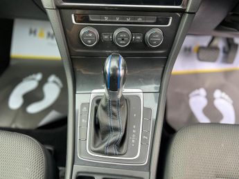 Volkswagen e-Golf 35.8kWh e-Golf Auto 5dr