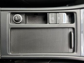 Volkswagen e-Golf 35.8kWh e-Golf Auto 5dr