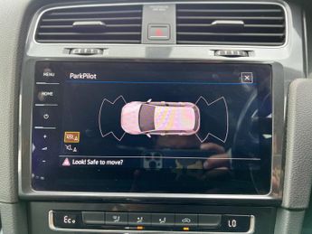 Volkswagen e-Golf 35.8kWh e-Golf Auto 5dr