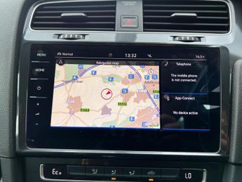 Volkswagen e-Golf 35.8kWh e-Golf Auto 5dr