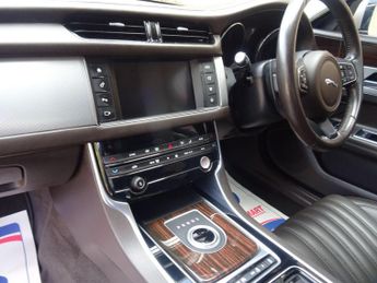 Jaguar XF 2.0d Portfolio Auto Euro 6 (s/s) 4dr