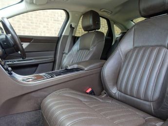 Jaguar XF 2.0d Portfolio Auto Euro 6 (s/s) 4dr