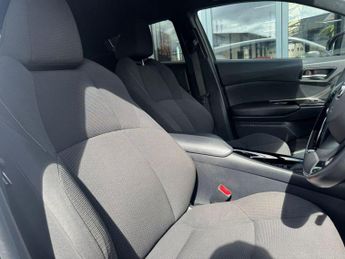 TOYOTA C-HR 1.8 VVT-h Design SUV 5dr Petrol Hybrid CVT Euro 6 (s/s) (122 ps)